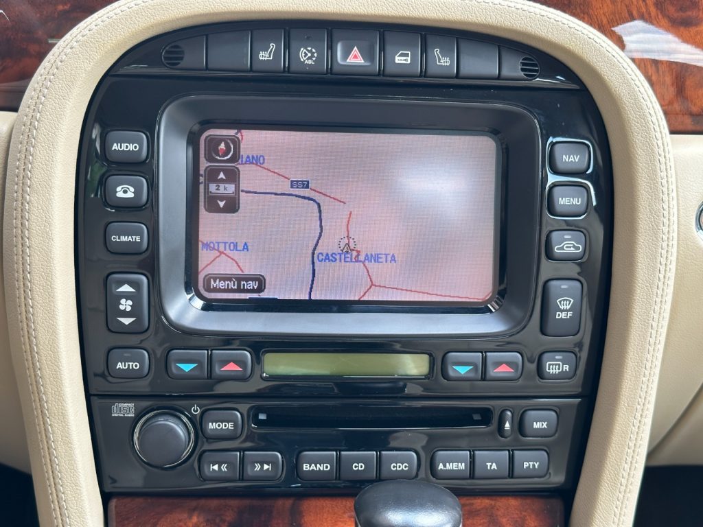 JAGUAR XJ 2.7 D V6 Sovereign - Service Book Jaguar - 28