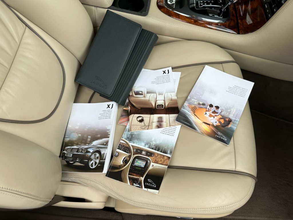 JAGUAR XJ 2.7 D V6 Sovereign - Service Book Jaguar - 11