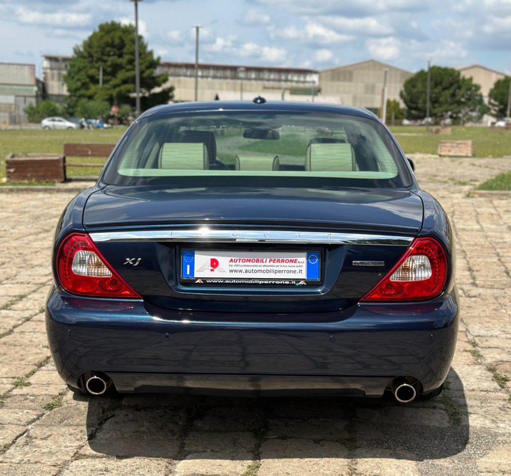 JAGUAR XJ 2.7 D V6 Sovereign - Service Book Jaguar - 14