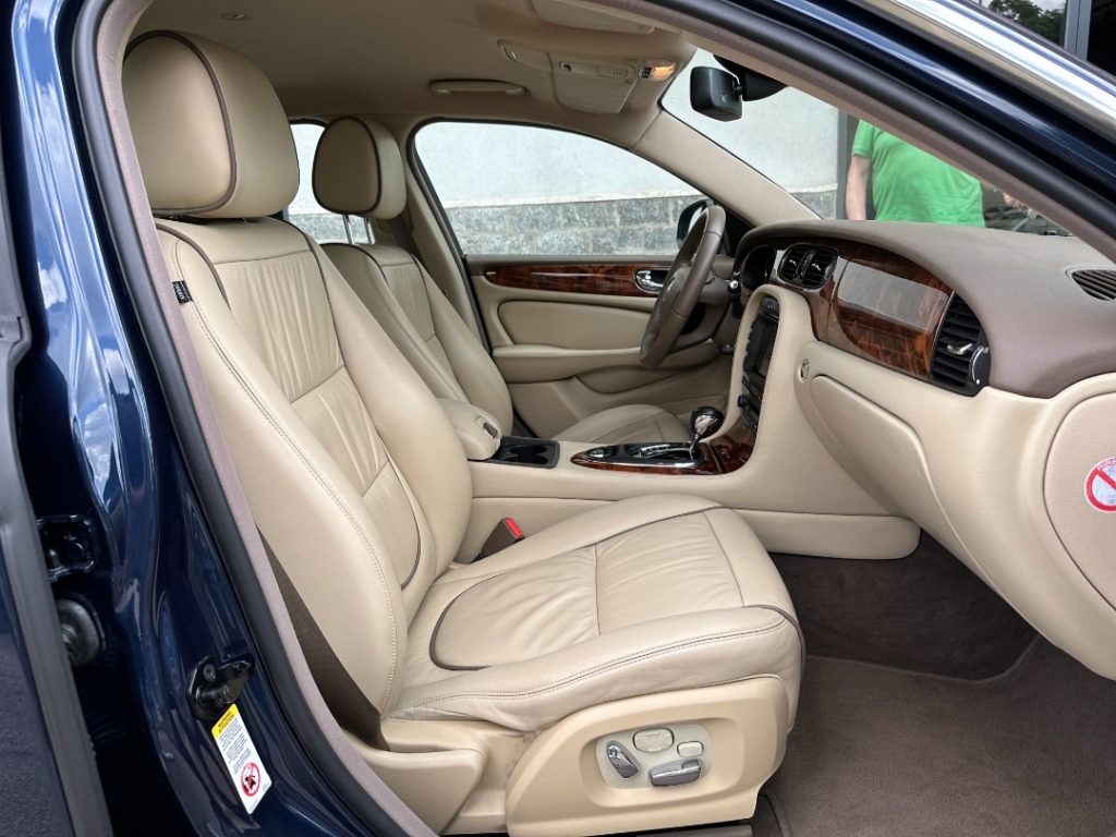 JAGUAR XJ 2.7 D V6 Sovereign - Service Book Jaguar - 10