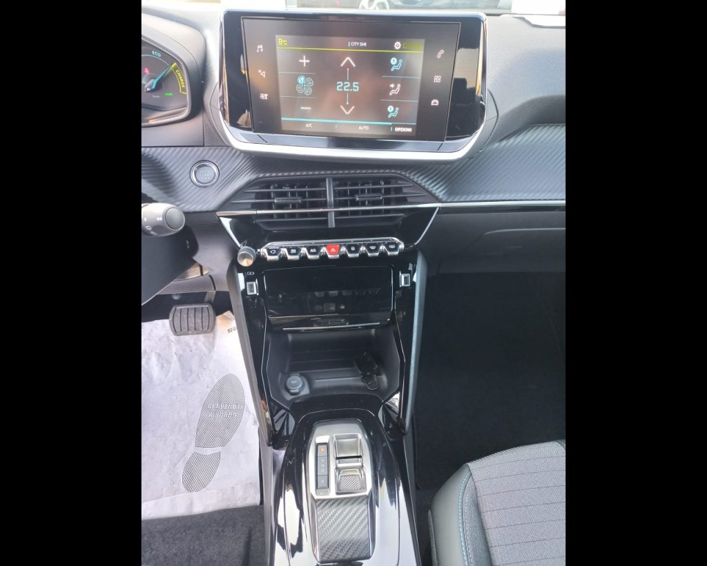 PEUGEOT 2008 e- Allure 100kW - 5