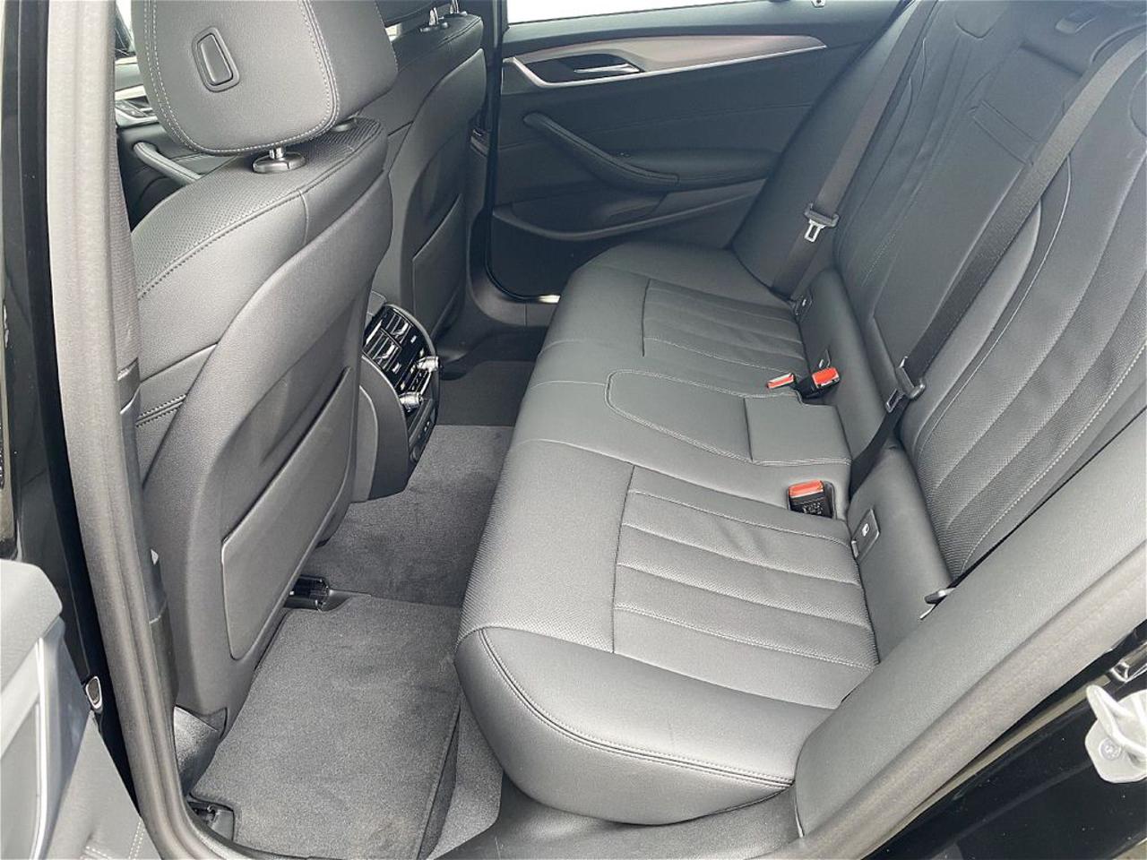 BMW 520 d 48V xDrive Touring Msport - abitacolo-posteriore