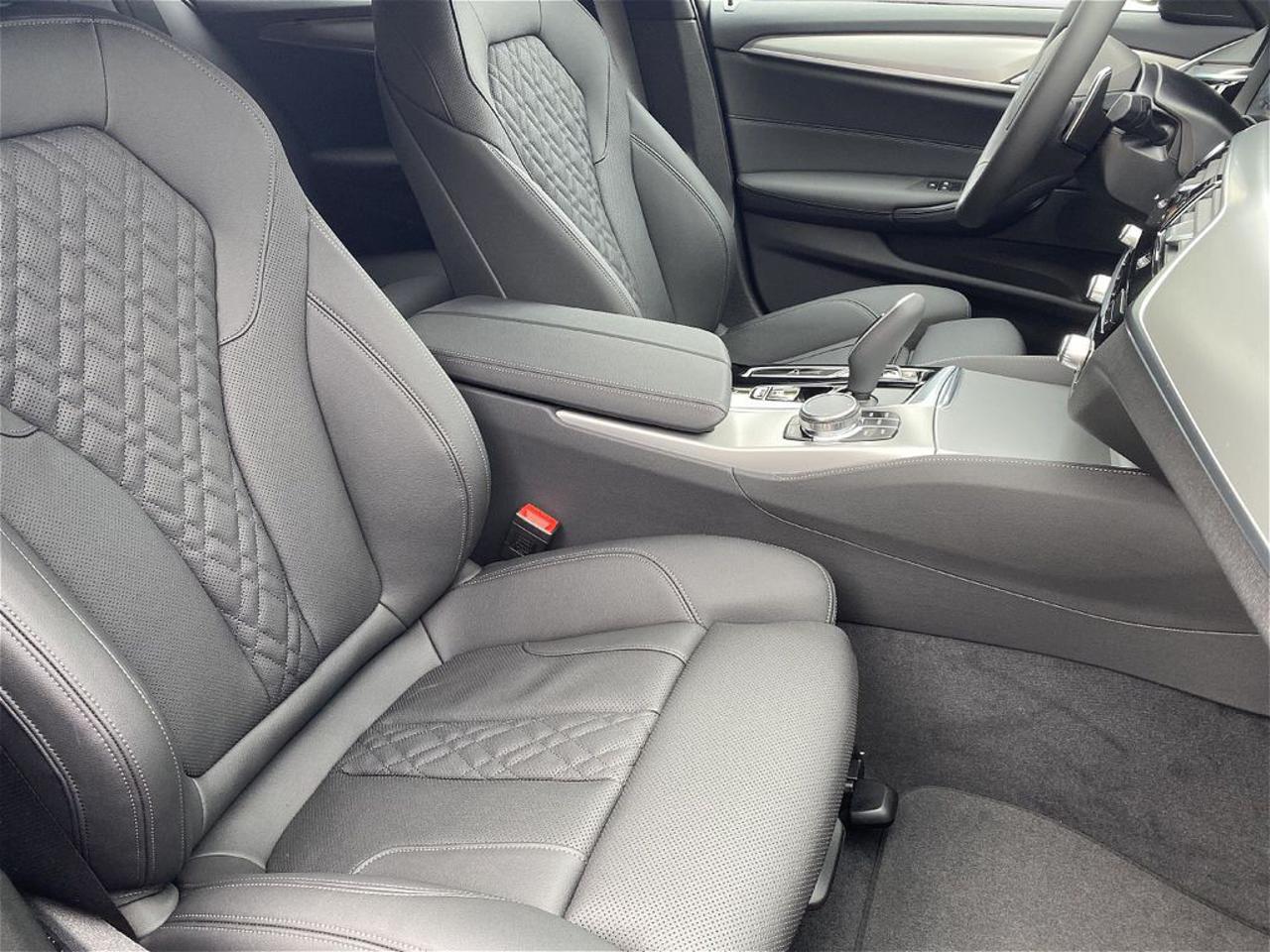 BMW 520 d 48V xDrive Touring Msport - abitacolo-anteriore