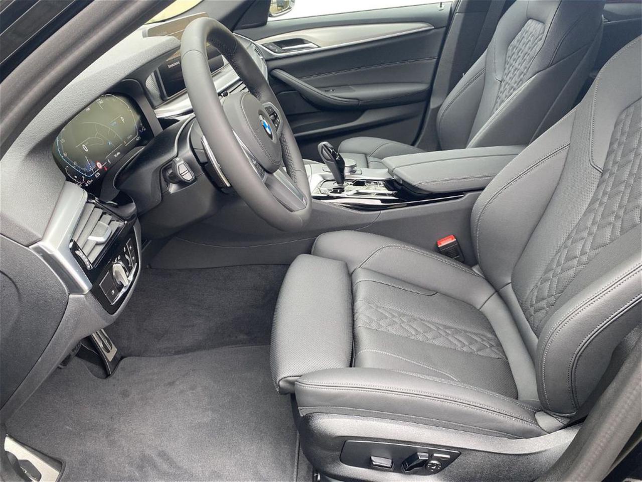 BMW 520 d 48V xDrive Touring Msport - abitacolo-anteriore