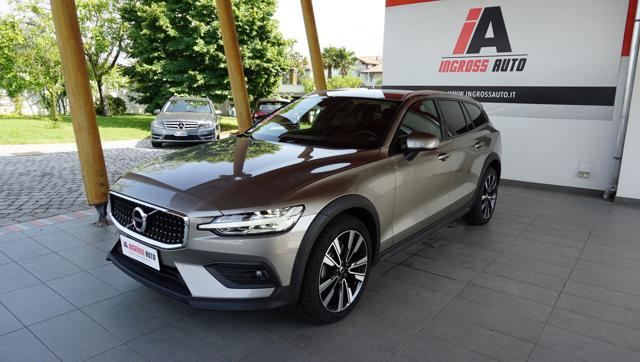 VOLVO V60 Cross Country D4 AWD Geartronic Business Plus 