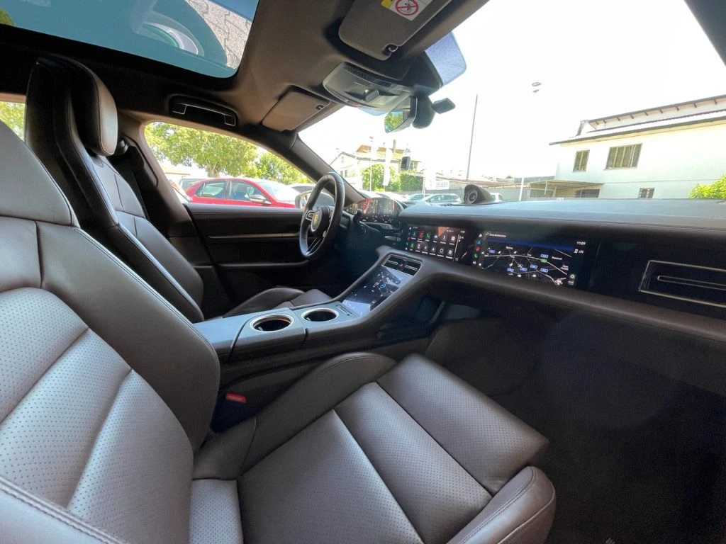 PORSCHE Taycan 4 Cross Turismo - 19