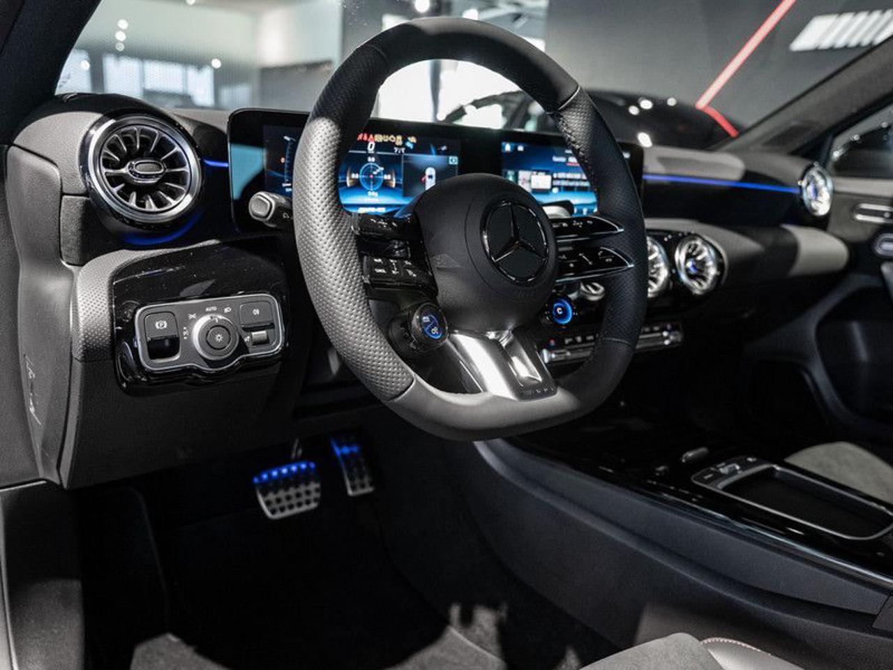 MERCEDES-BENZ A 35 AMG 4Matic Premium AMG TETTO MBUX - abitacolo-anteriore