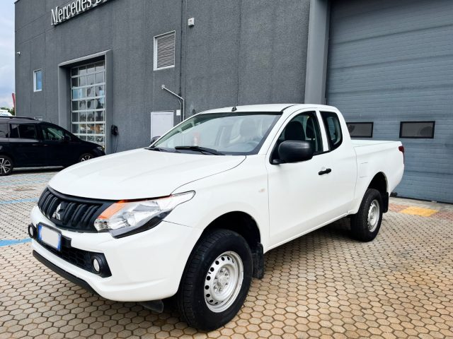 MITSUBISHI L200 Club Cab Invite 4X4 