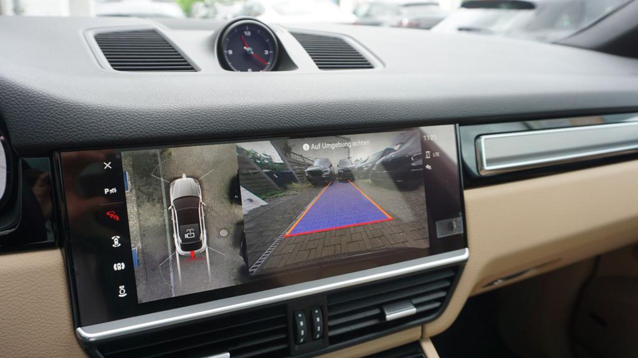 PORSCHE Cayenne Coupé 3.0 V6 E-Hybrid PLATINUM TETTO - strumenti-interni