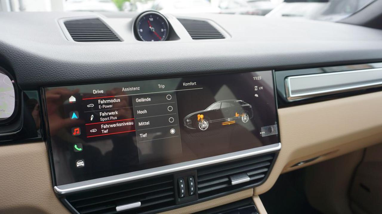 PORSCHE Cayenne Coupé 3.0 V6 E-Hybrid PLATINUM TETTO - display-interno