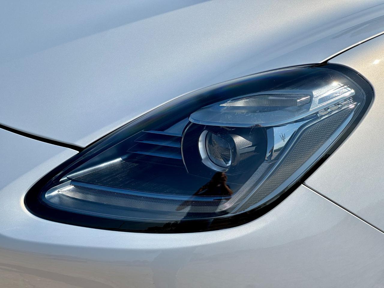 MASERATI Grecale 2.0 MHEV 300 CV GT - luci-frontali