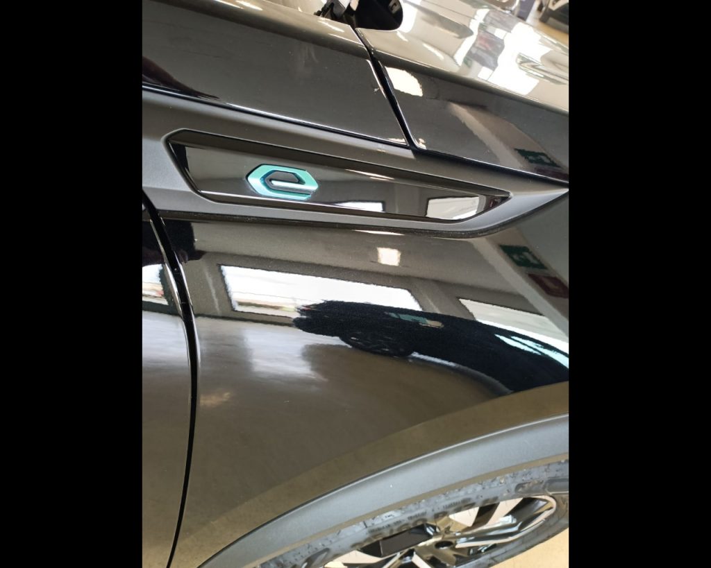 PEUGEOT 2008 e- Allure Pack 100kW - 10