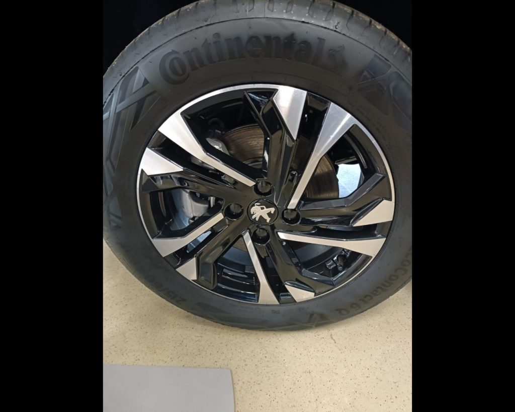 PEUGEOT 2008 e- Allure Pack 100kW - 11