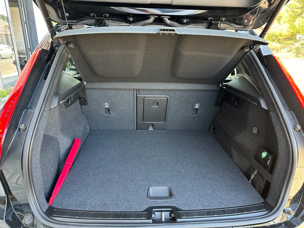 VOLVO XC40 D3 Geartronic Momentum Pro - 25