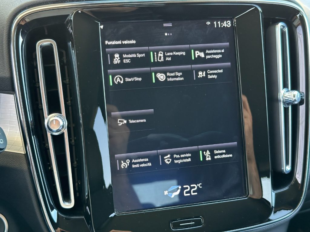 VOLVO XC40 D3 Geartronic Momentum Pro - 29