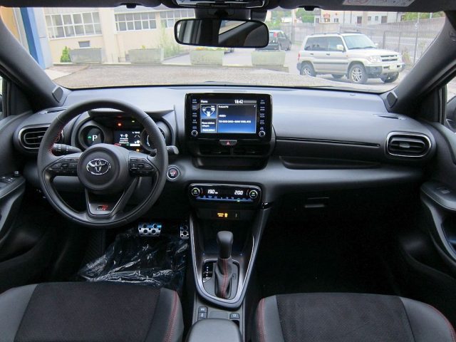 Toyota Yaris 1.5 Hybrid 5 porte GR-S: prezzo e scheda tecnica 