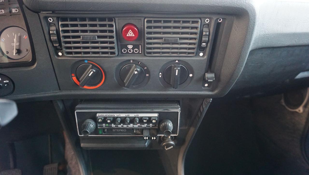 BMW 320 2 porte - strumenti-interni