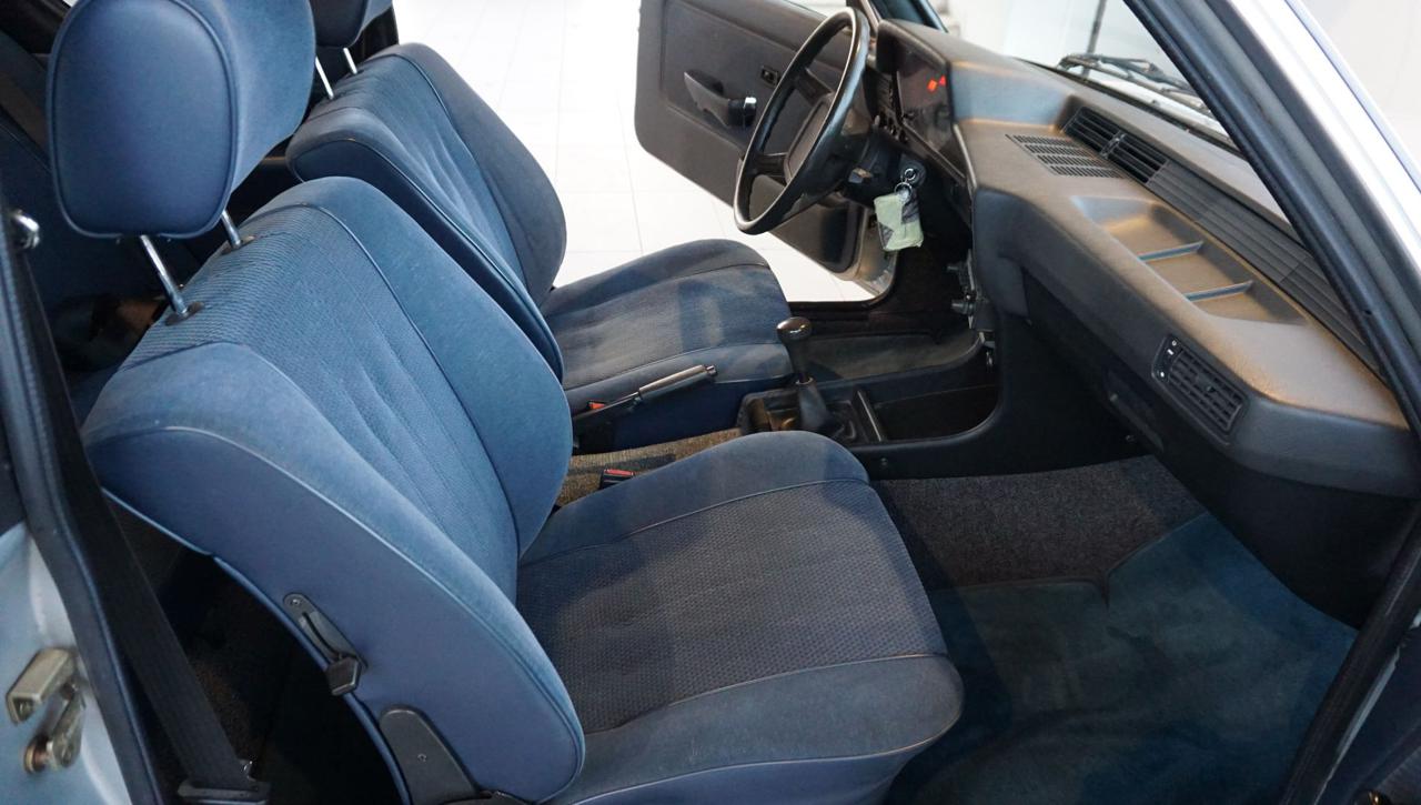 BMW 320 2 porte - abitacolo-anteriore