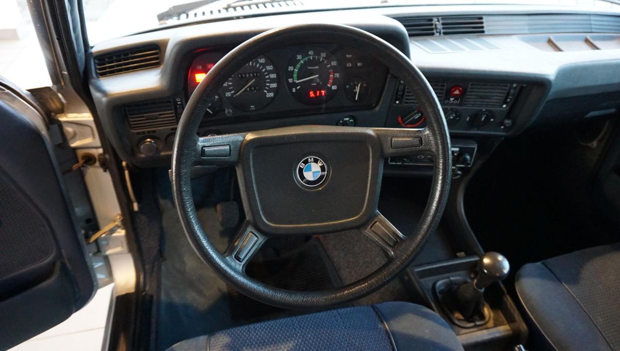 BMW 320 2 porte - cruscotto