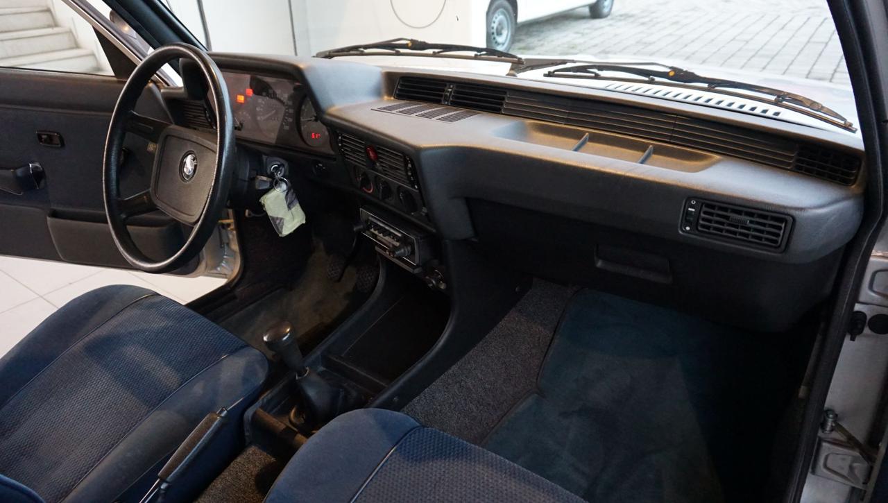 BMW 320 2 porte - abitacolo-anteriore