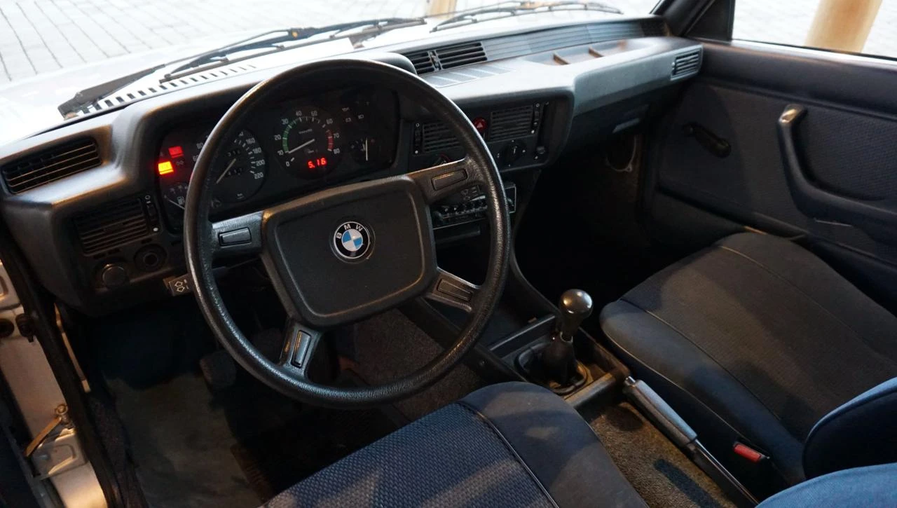BMW 320 2 porte - abitacolo-anteriore