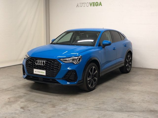 AUDI Q3 Blu pastello