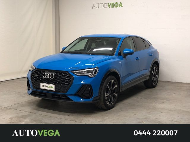 AUDI Q3 Blu pastello