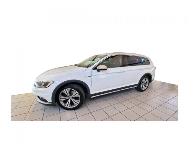 VOLKSWAGEN Passat Bianco metallizzato