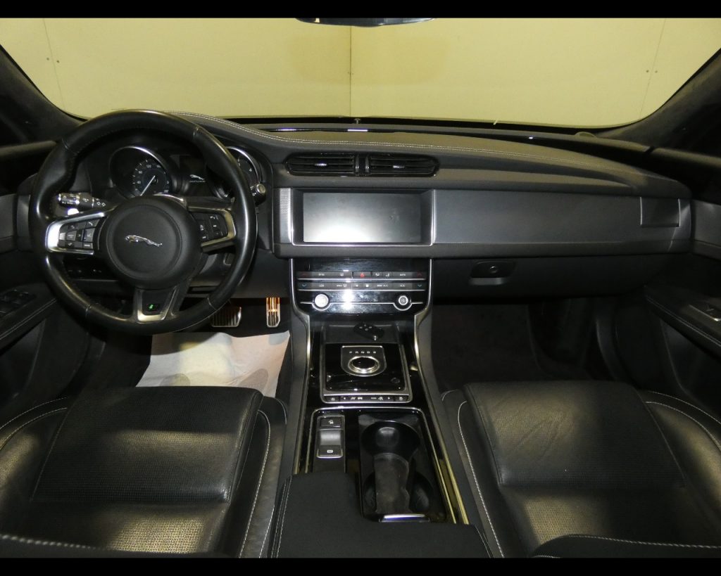 JAGUAR XF Sportbrake 2.0d i4 R-Sport 180cv auto my20 - 8