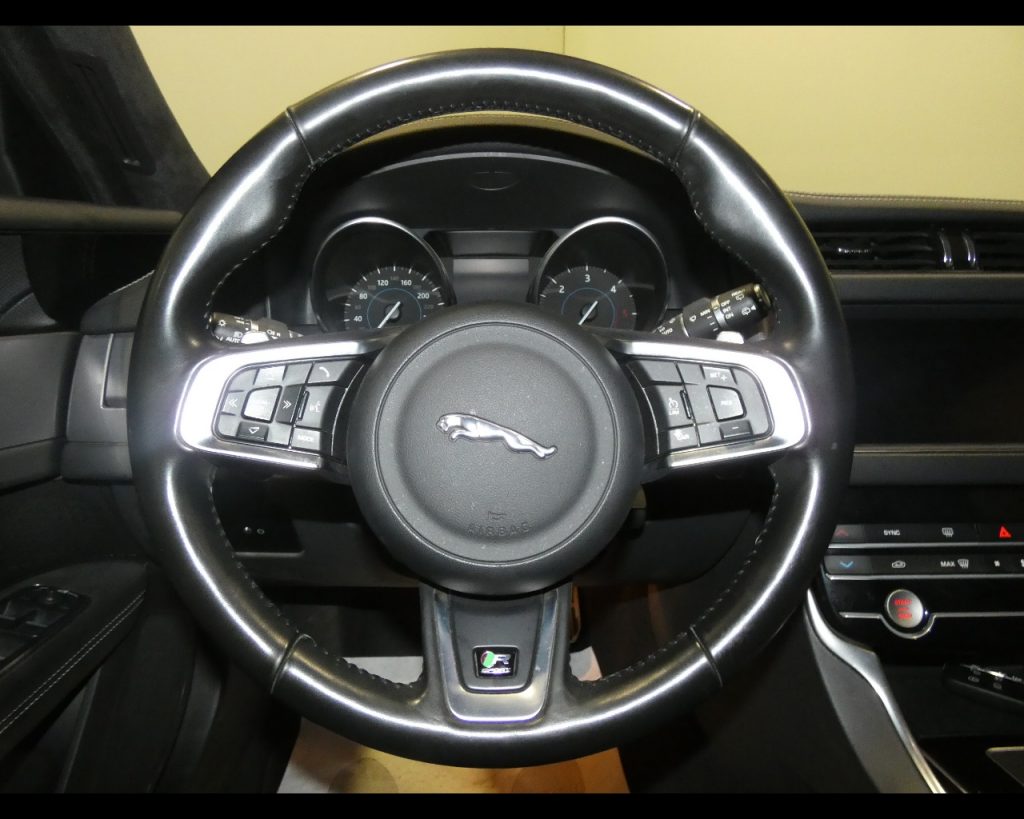 JAGUAR XF Sportbrake 2.0d i4 R-Sport 180cv auto my20 - 9