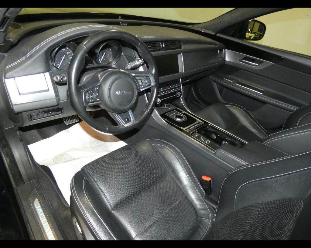 JAGUAR XF Sportbrake 2.0d i4 R-Sport 180cv auto my20 - 15