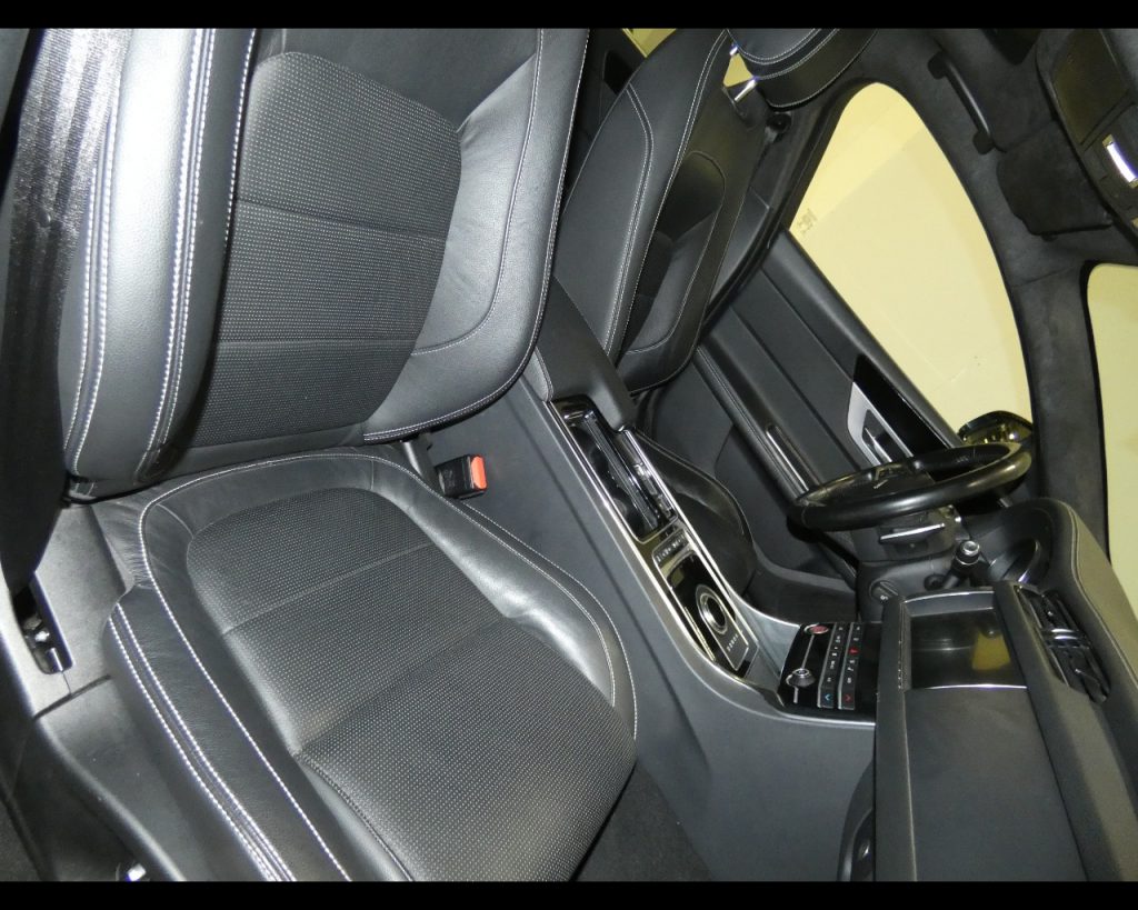 JAGUAR XF Sportbrake 2.0d i4 R-Sport 180cv auto my20 - 17