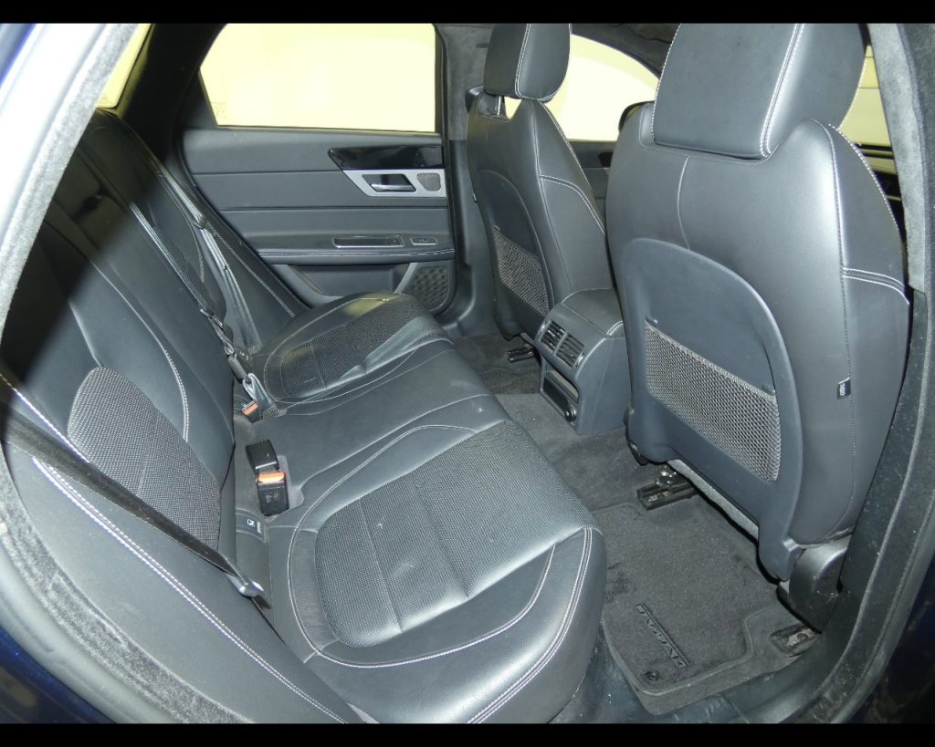 JAGUAR XF Sportbrake 2.0d i4 R-Sport 180cv auto my20 - 18