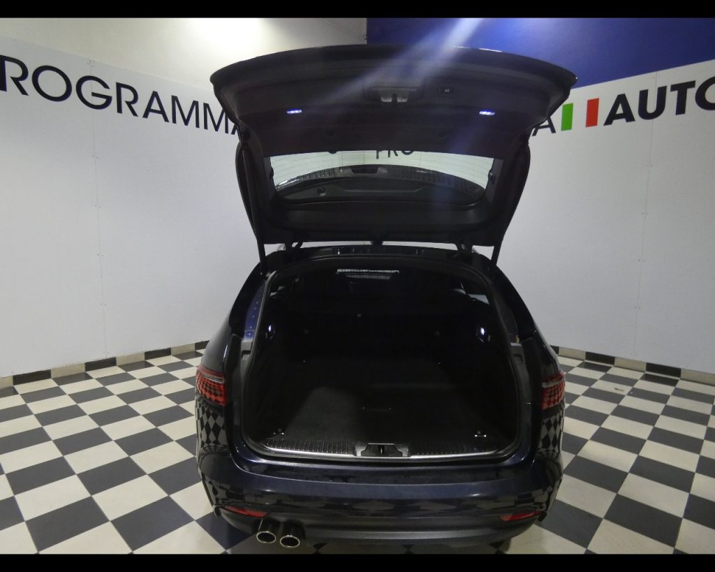 JAGUAR XF Sportbrake 2.0d i4 R-Sport 180cv auto my20 - 23