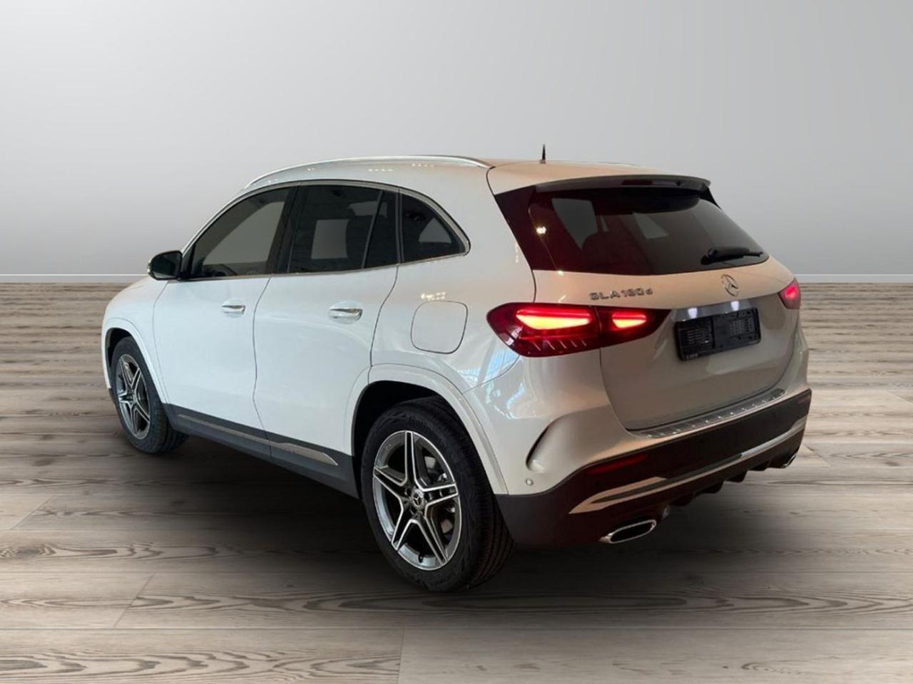 MERCEDES-BENZ GLA 180 Automatic Advanced - 4