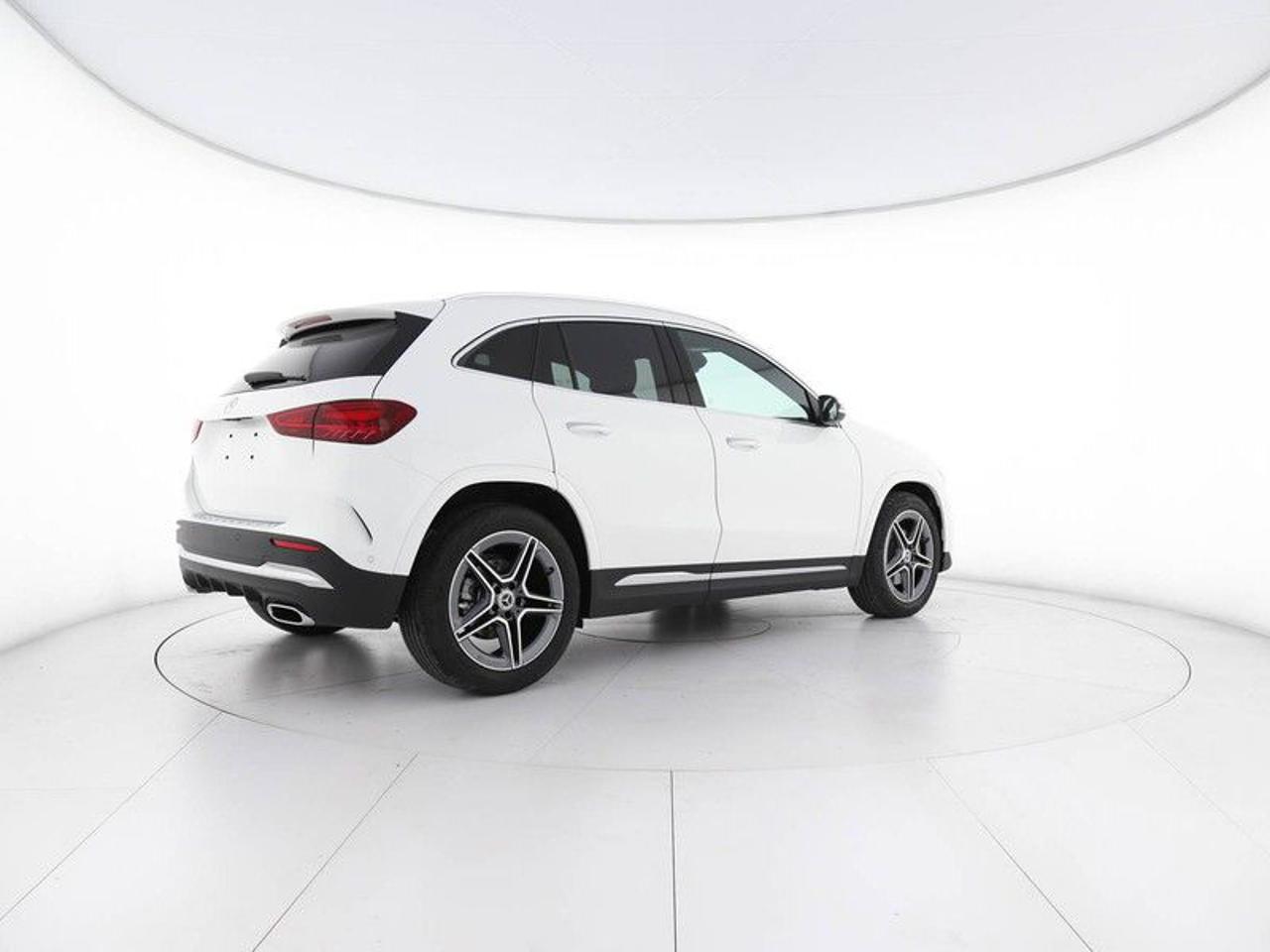 MERCEDES-BENZ GLA 180 Automatic Advanced - 2