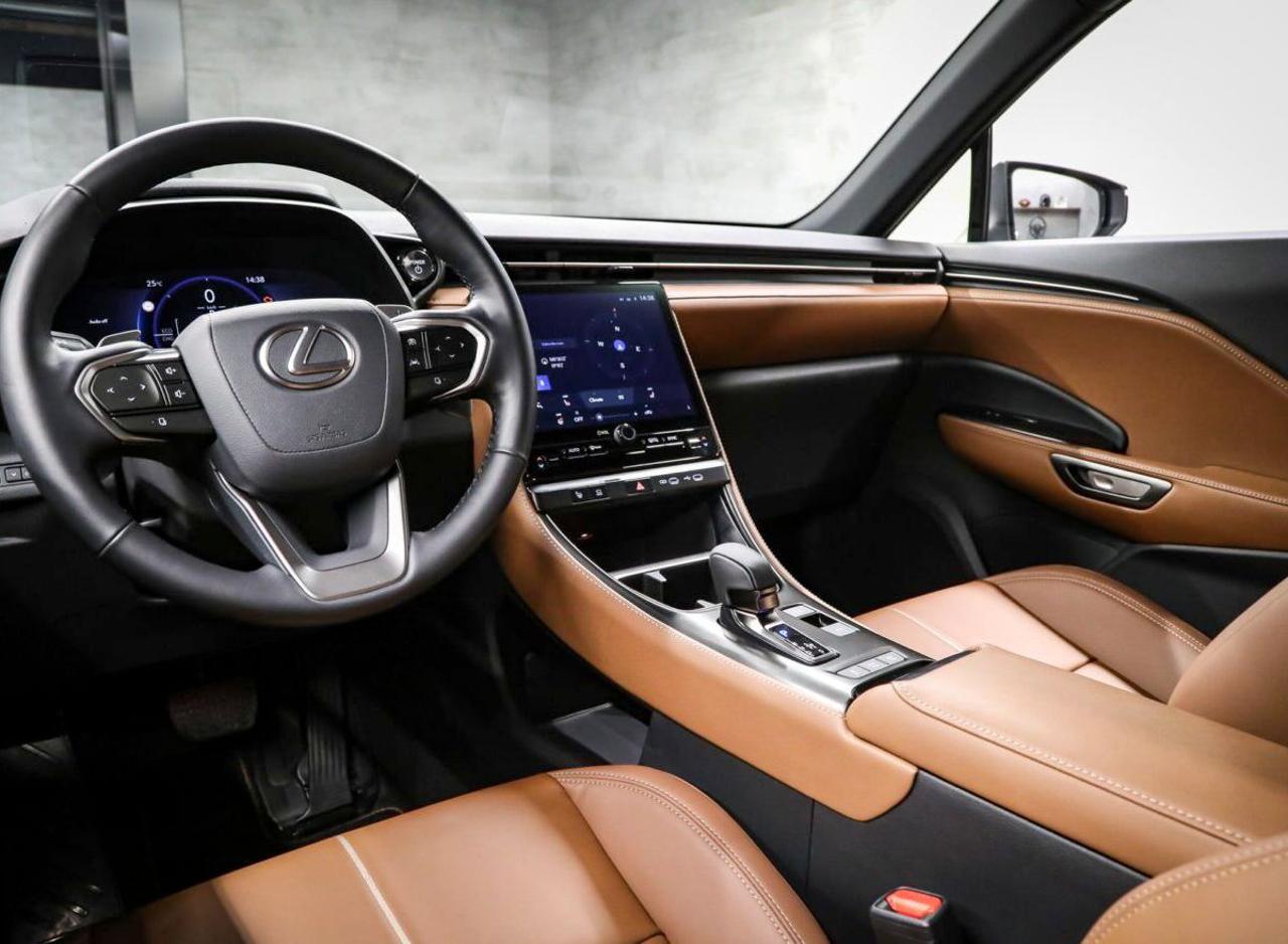 LEXUS LBX Hybrid Class - abitacolo-anteriore