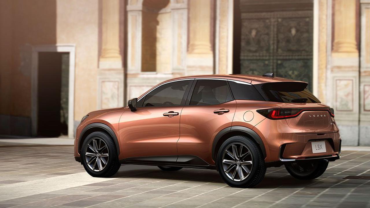 LEXUS LBX Hybrid Class - lato-sx