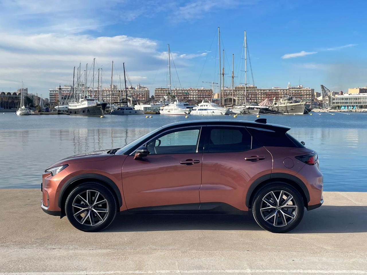 LEXUS LBX Hybrid Class - lato-sx