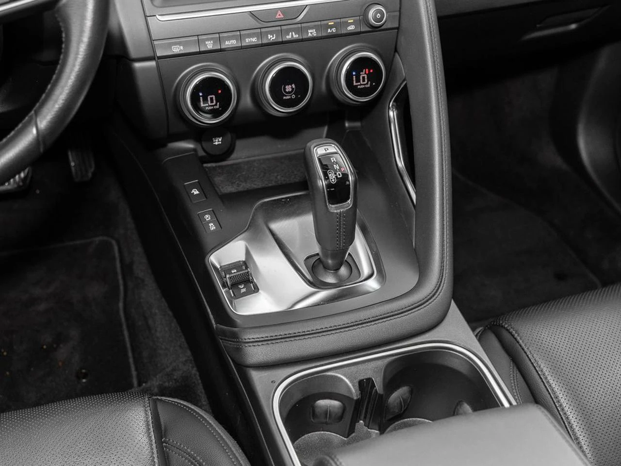 JAGUAR E-Pace 2.0D 180 CV AWD aut. - strumenti-interni