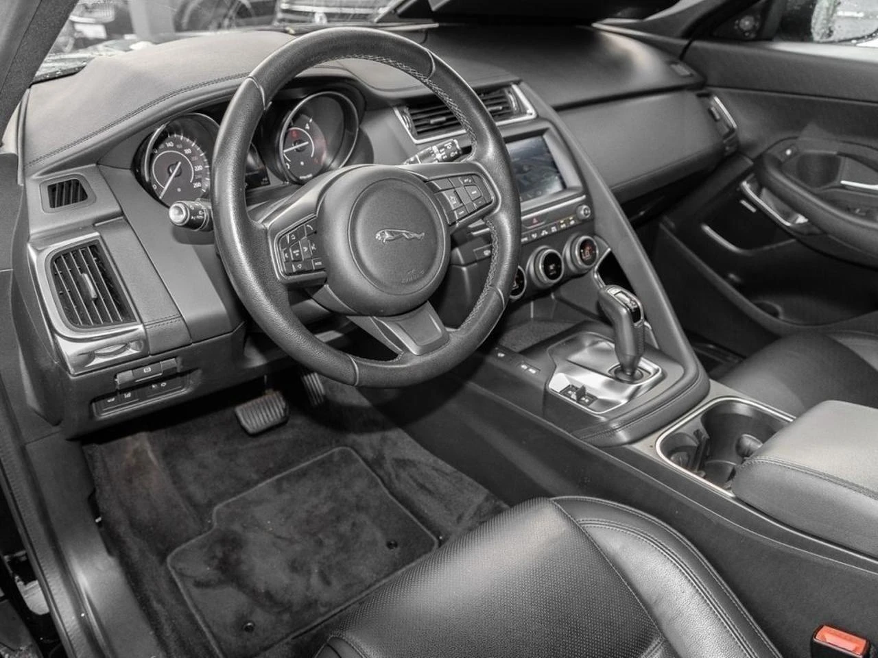 JAGUAR E-Pace 2.0D 180 CV AWD aut. - abitacolo-anteriore