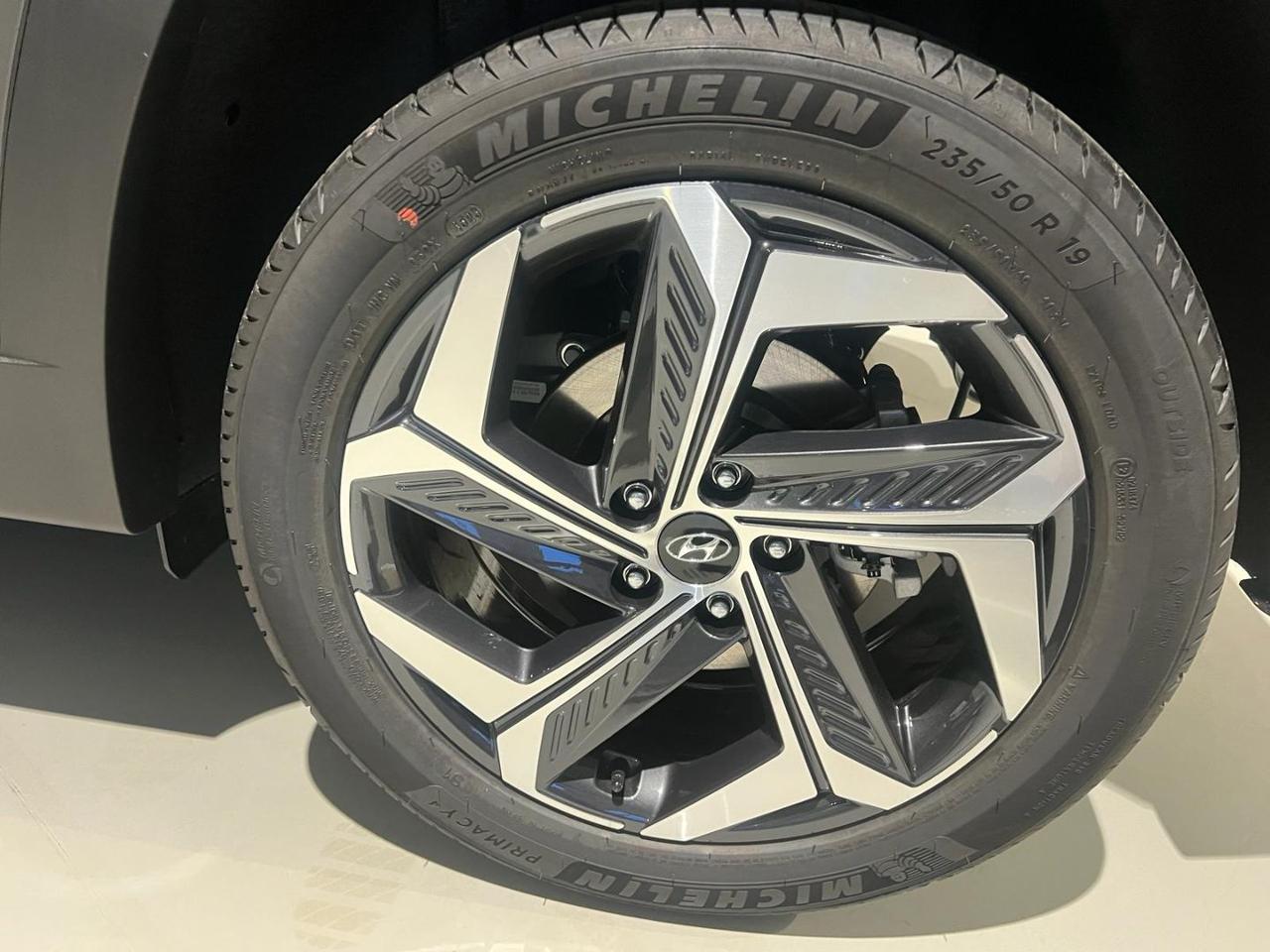 HYUNDAI Tucson 1.6 HEV aut.Exellence - ruote