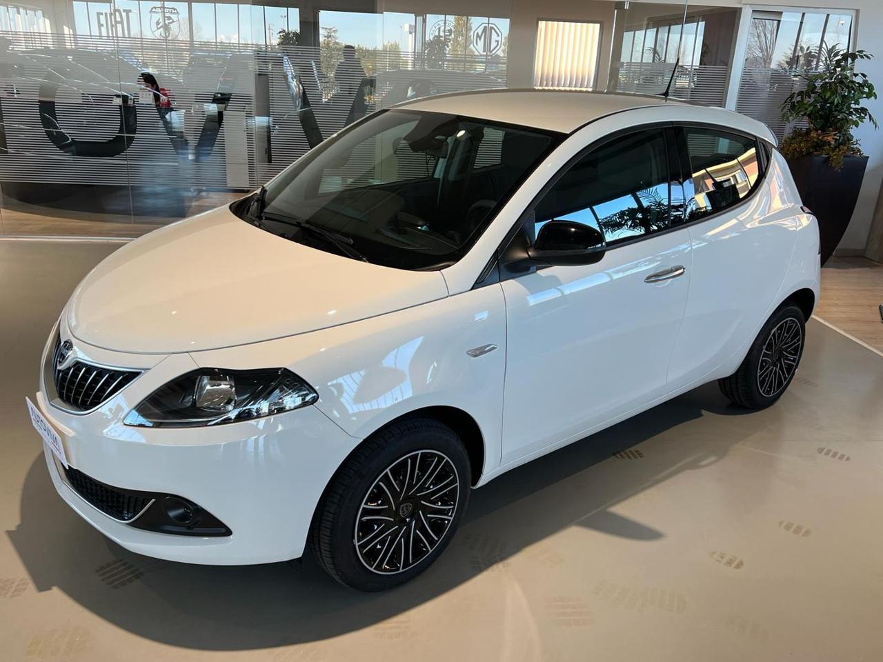 LANCIA Ypsilon 1.0 FireFly 5 porte S&S Hybrid Gold - 2