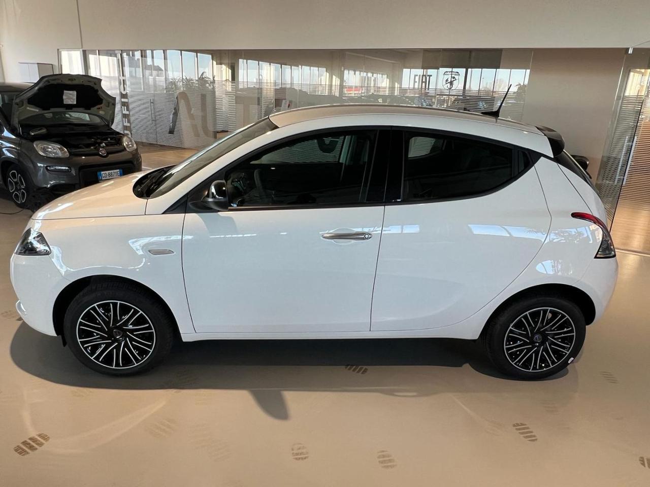 LANCIA Ypsilon 1.0 FireFly 5 porte S&S Hybrid Gold - 3