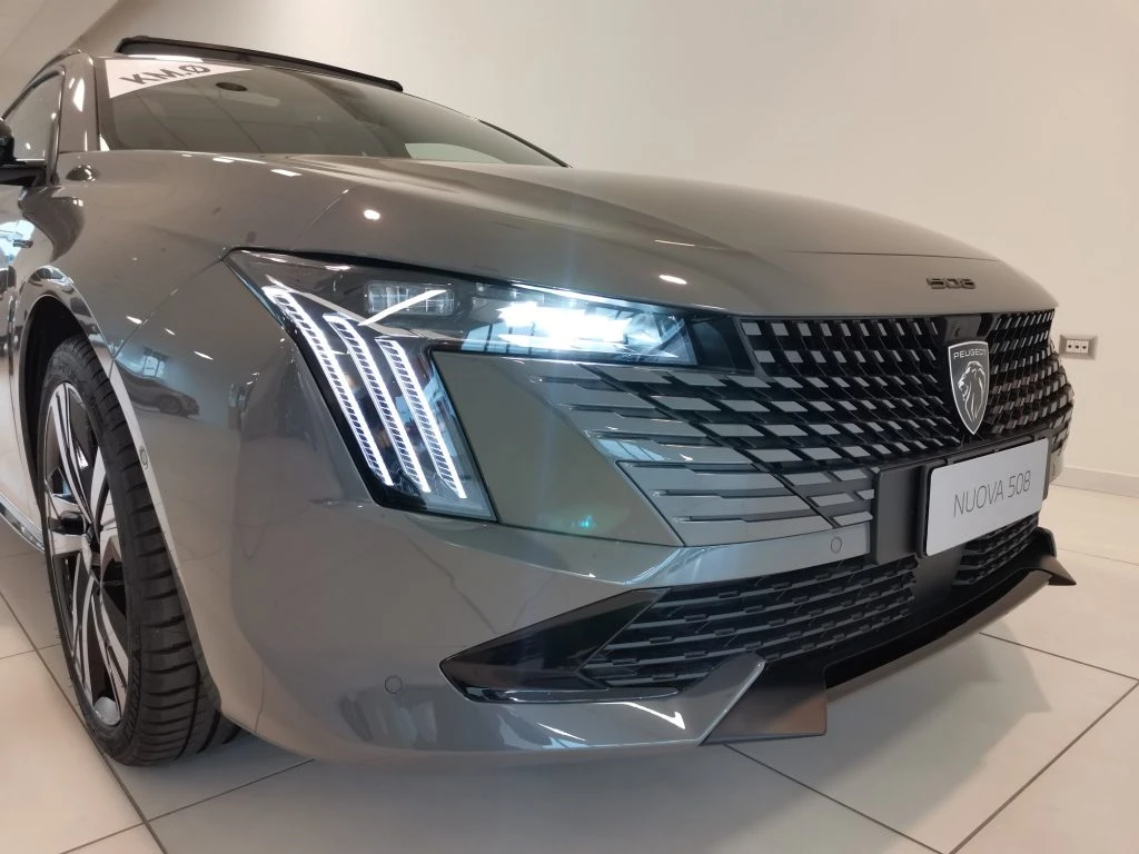 PEUGEOT 508 Nuova  SW - Hybrid 225 e-EAT8 - GT - Grid Foto 11