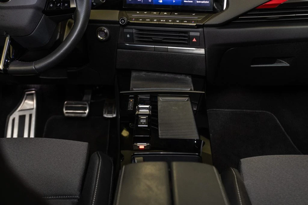 OPEL Astra 1.6 hybrid GS Line 180cv at8 - Grid Foto 15