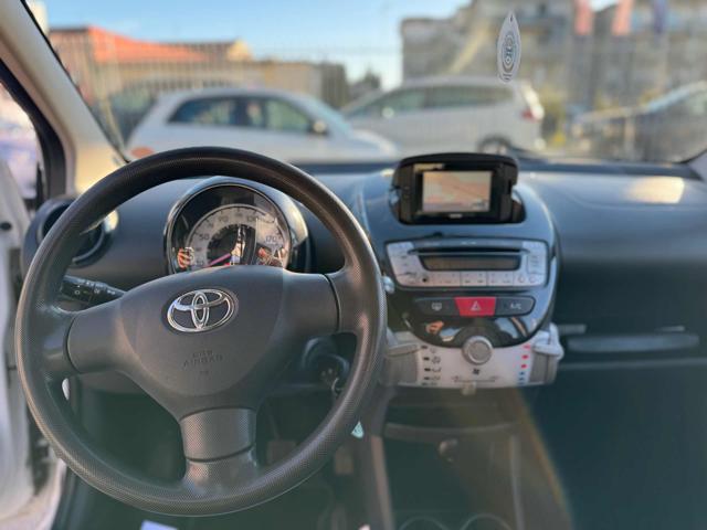 Toyota Aygo 1.0 12V VVT-i 5 porte Navigatore - Foto 5