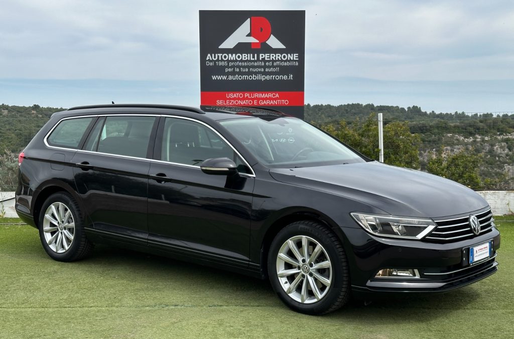 VOLKSWAGEN Passat Variant 1.6 TDI BMT 120cv (Navi/APP/BT - 3