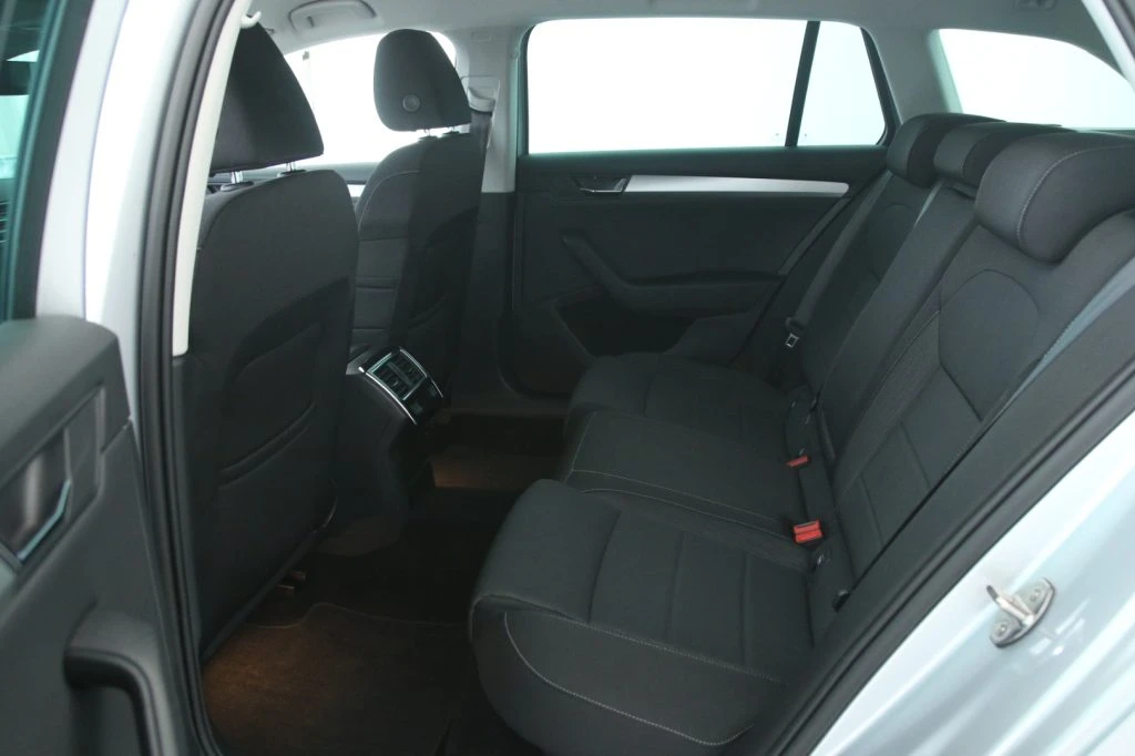 SKODA Superb 2.0 TDI 190 CV SCR DSG 4x4 Wagon Executive - 9