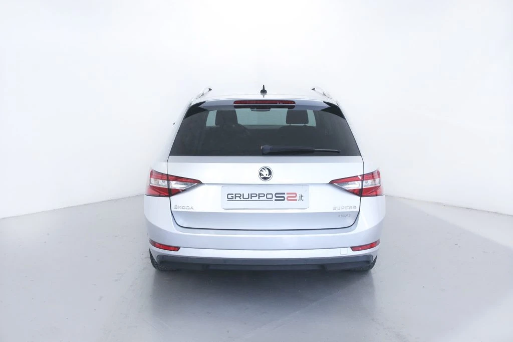 SKODA Superb 2.0 TDI 190 CV SCR DSG 4x4 Wagon Executive - 6